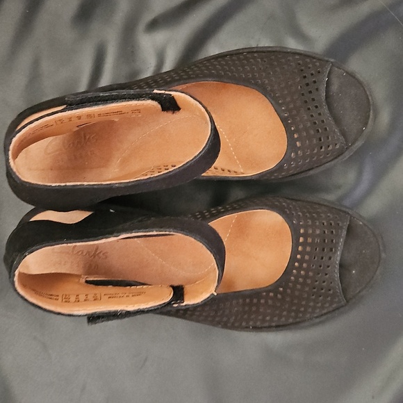 Clarks Women s Reedly Salene Wedge Sandal Black NUBUCK 6 US - Picture 9 of 9